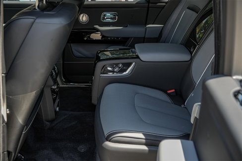 New 2025 Rolls-Royce Cullinan image 40