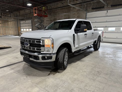 Used 2024 Ford F250 XLT image 3