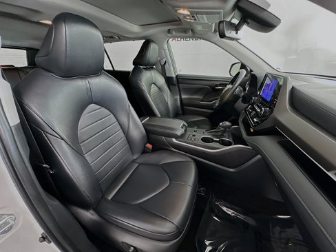 Used 2023 Toyota Highlander XLE image 26