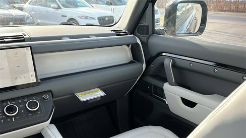 New 2025 Land Rover Defender 110 X-Dynamic SE image 27
