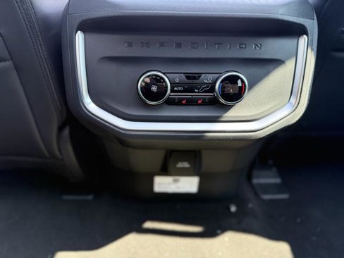 New 2025 Ford Expedition Platinum image 28