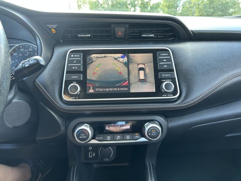 Used 2019 Nissan Kicks SR image 9