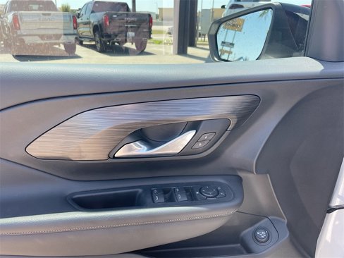 Used 2023 GMC Terrain SLE w/ Driver Convenience Package image 9