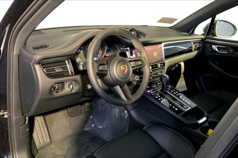 New 2026 Porsche Macan Turbo image 4