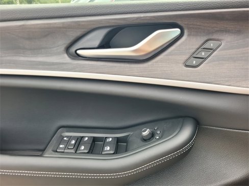 New 2025 Jeep Grand Cherokee Limited image 22