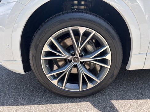 New 2025 Audi Q8 Premium image 26