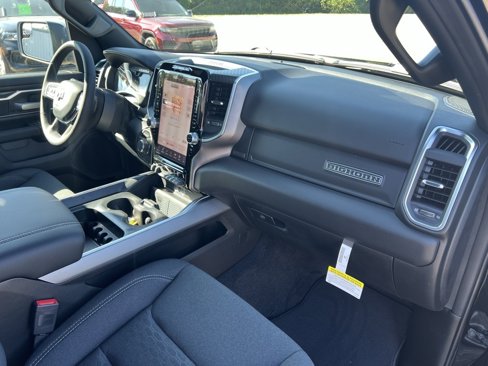 New 2026 RAM 1500 4x4 Crew Cab image 10