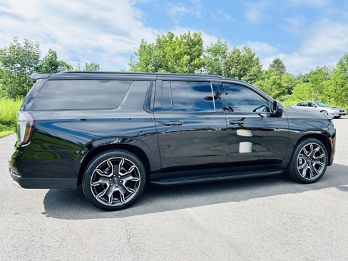 Used 2025 Chevrolet Suburban RST image 11