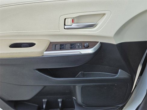 Used 2024 Toyota Sienna XLE image 32