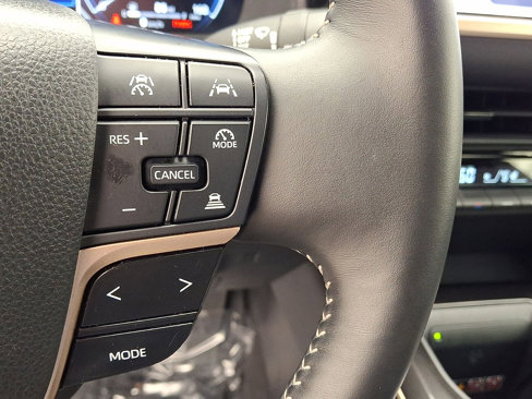Used 2025 Toyota Crown XLE image 18