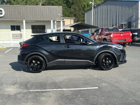 Used 2022 Toyota C-HR XLE image 8