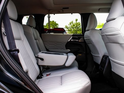 New 2025 Mitsubishi Outlander AWD image 41