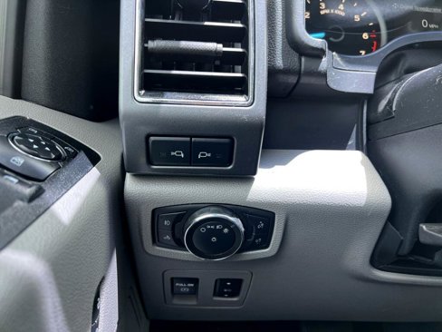 Used 2018 Ford F150 XLT w/ Equipment Group 302A Luxury image 16