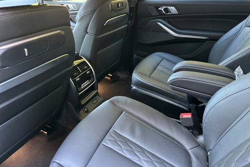 New 2026 BMW X7 M60i image 9
