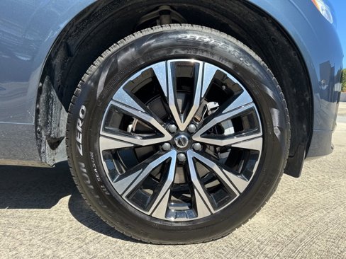 Certified 2025 Volvo XC60 B5 Plus w/ Climate Package image 11