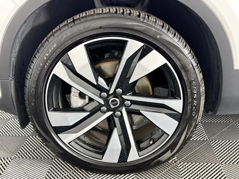 Used 2025 Volvo XC40 B5 Plus image 36
