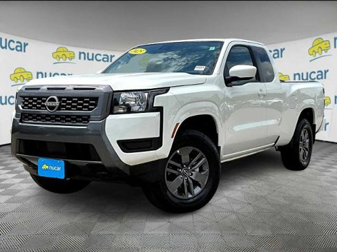 Certified 2025 Nissan Frontier SV image 3