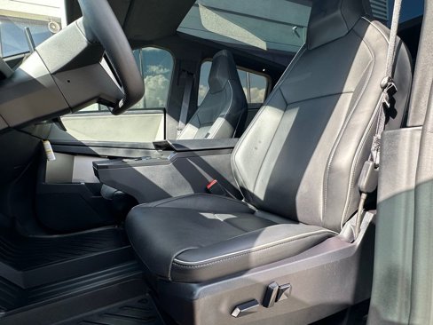 Used 2024 Tesla Cybertruck AWD Crew Cab image 25