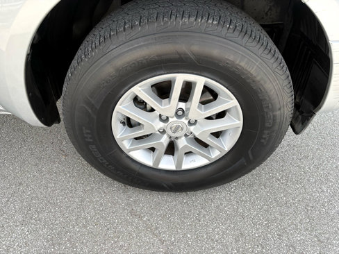 Used 2016 Nissan Frontier SV image 19