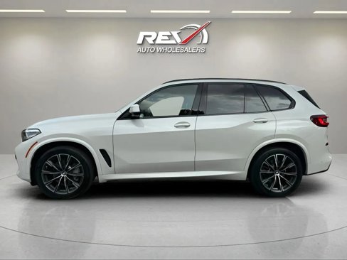 Used 2021 BMW X5 xDrive40i w/ M Sport Package image 2