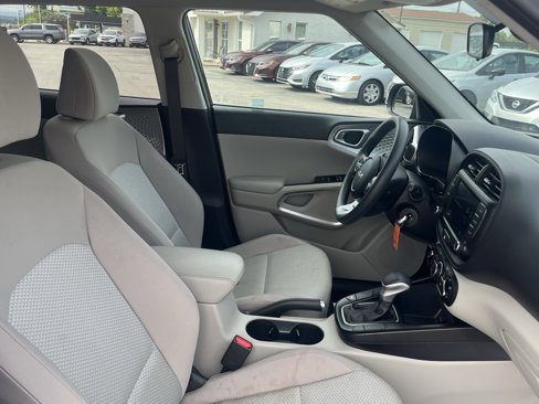 Used 2024 Kia Soul LX image 17
