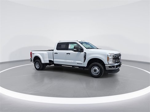 New 2026 Ford F350 XLT image 2