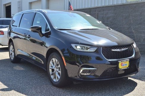New 2026 Chrysler Pacifica Select image 2