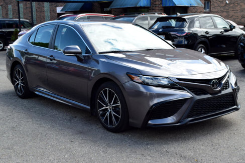 Used 2022 Toyota Camry SE image 4