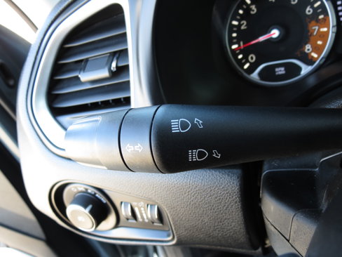 Used 2018 Jeep Renegade Latitude w/ Popular Equipment Group image 15