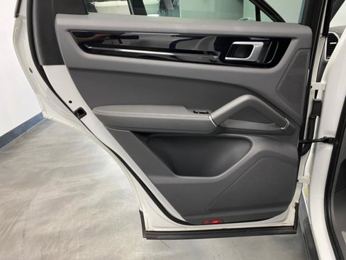 Used 2021 Porsche Cayenne image 45