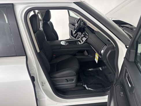 New 2025 Nissan Armada SV image 18