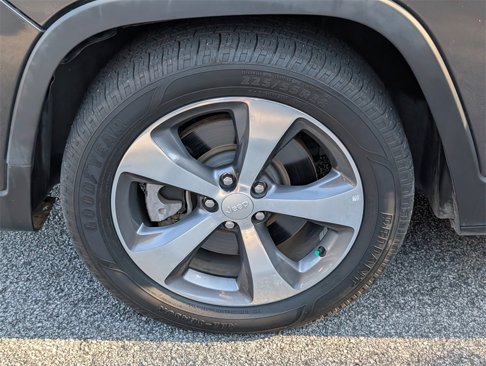 Used 2020 Jeep Cherokee Limited image 13