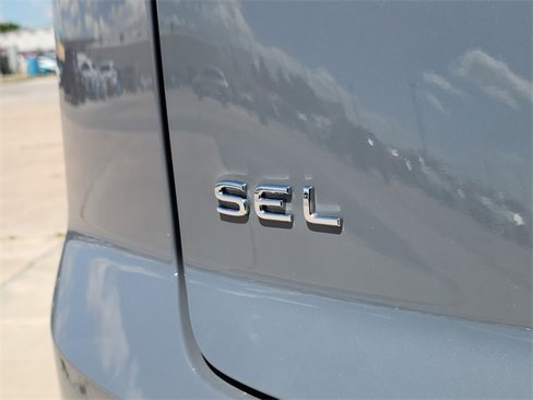 New 2025 Volkswagen Atlas Cross Sport SEL Premium R-Line image 5