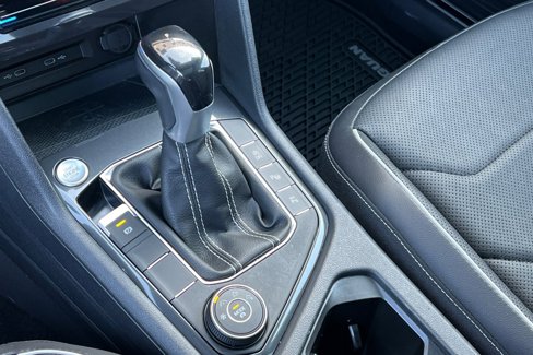 Certified 2022 Volkswagen Tiguan SEL R-Line image 22