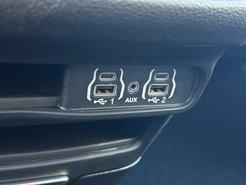 New 2025 Chrysler Pacifica Select image 40