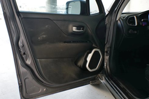 Used 2018 Jeep Renegade Latitude image 26