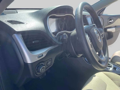 Used 2018 Jeep Cherokee Latitude image 28
