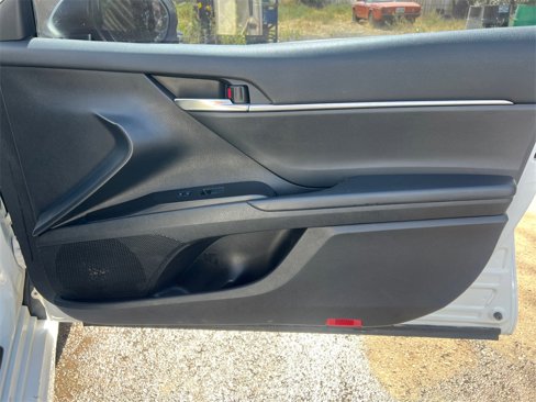 Used 2022 Toyota Camry SE image 17