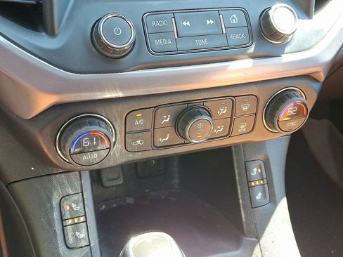 Used 2017 GMC Acadia SLT image 13