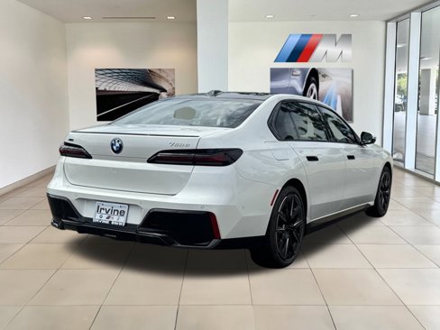 New 2026 BMW 750e xDrive image 7