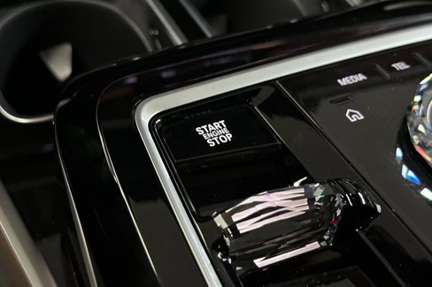 New 2026 BMW 750e xDrive image 28