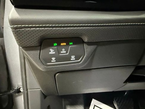 Certified 2025 Volkswagen Atlas SE image 11