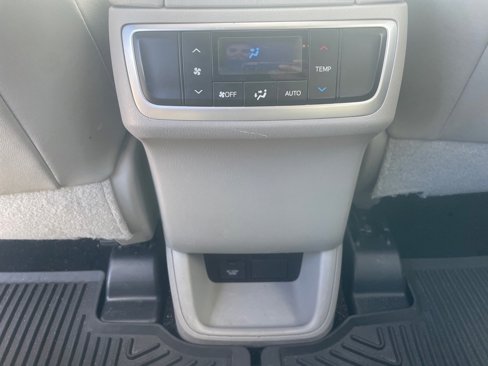 Used 2016 Toyota Highlander XLE image 19