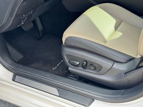 Used 2020 Lexus ES 300h w/ Premium Package image 23