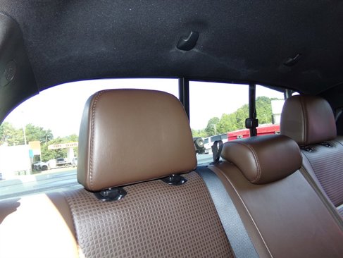 Used 2016 Toyota Tacoma Limited image 38