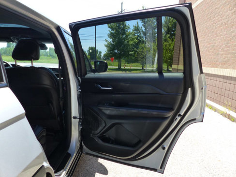 Used 2024 Jeep Grand Cherokee L Altitude image 37