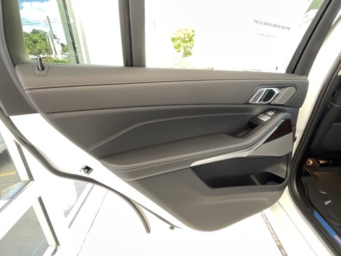 New 2026 BMW X7 xDrive40i w/ Premium Package image 23