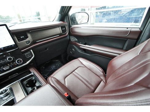 Used 2024 Ford Expedition Limited image 11