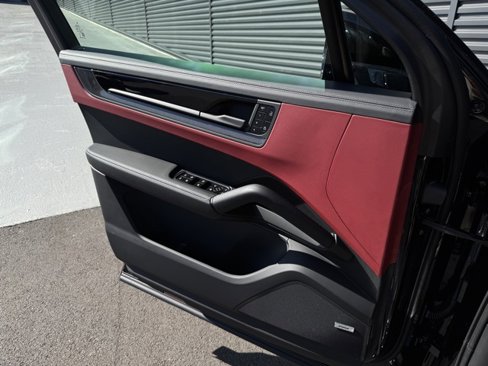 New 2026 Porsche Cayenne GTS image 13