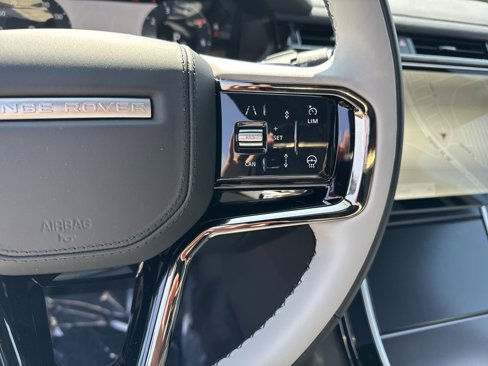 New 2026 Land Rover Range Rover Velar Dynamic SE image 22
